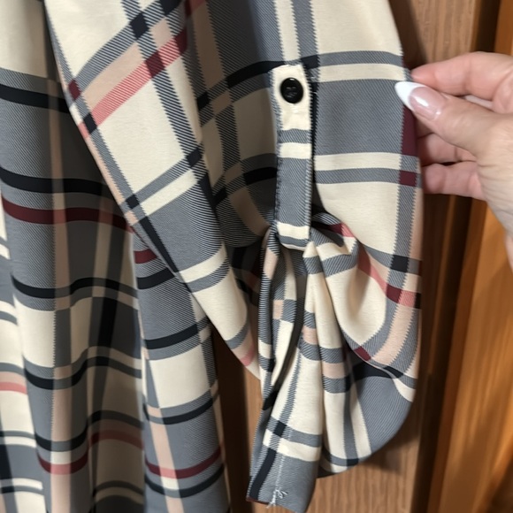 TIMESON V NECK TOP WITH 3/4 ROLLED SLEEVES NWOT SIZE XL - Picture 5 of 5